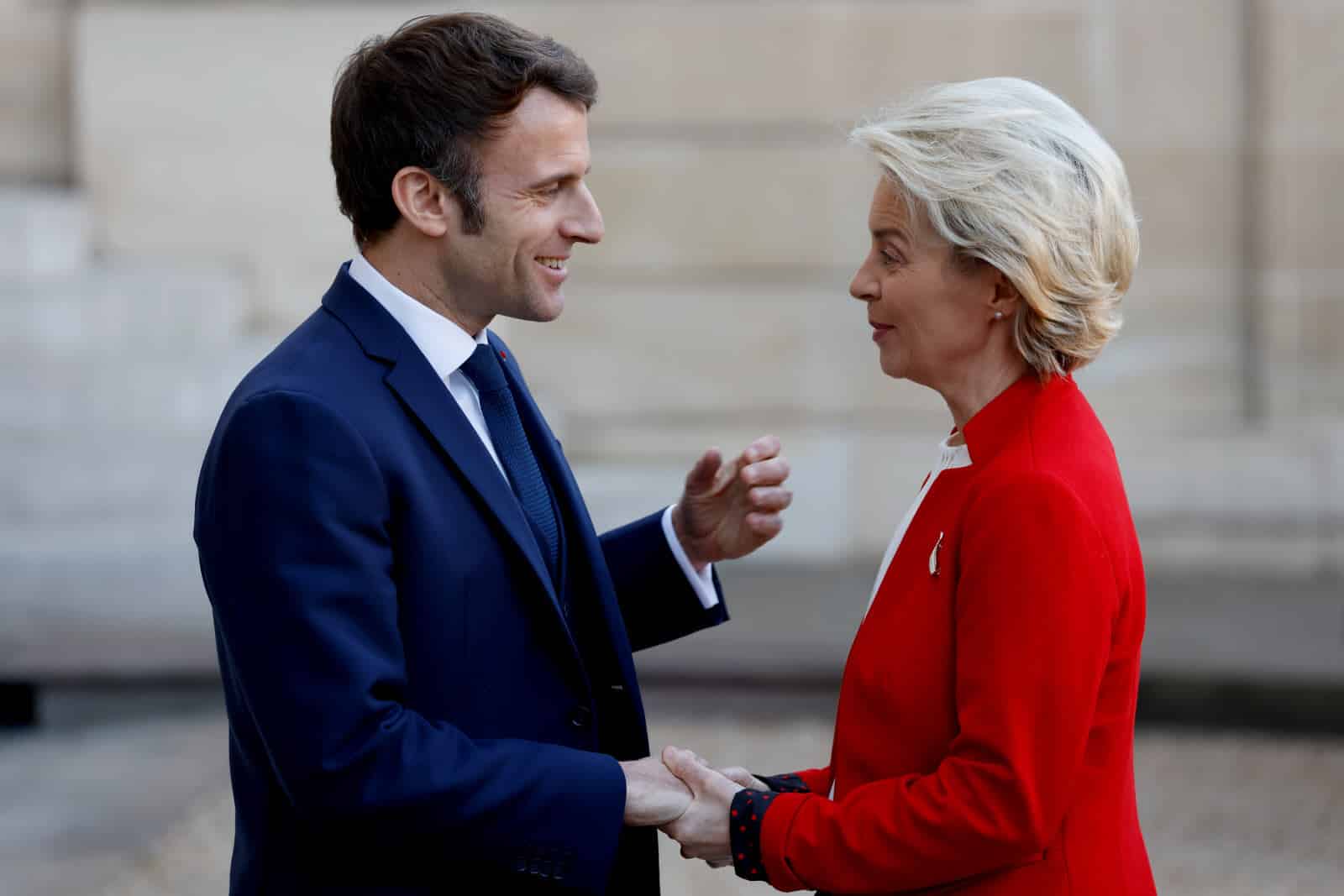 emmanuel-macron-ursula-von-der-leyen-afp-ludovic-marin-1646081020