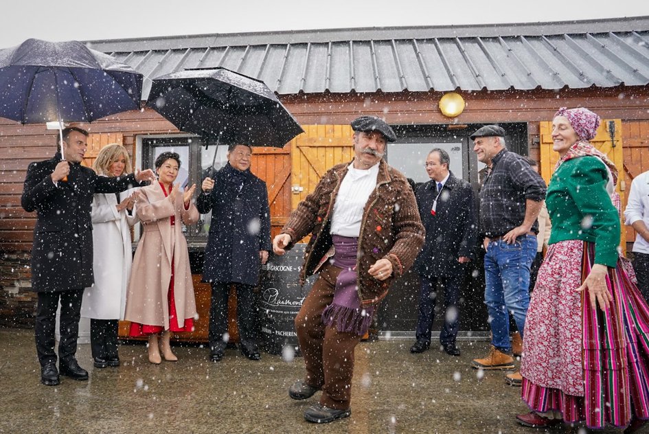 macron-xi-col-tourmalet-neige
