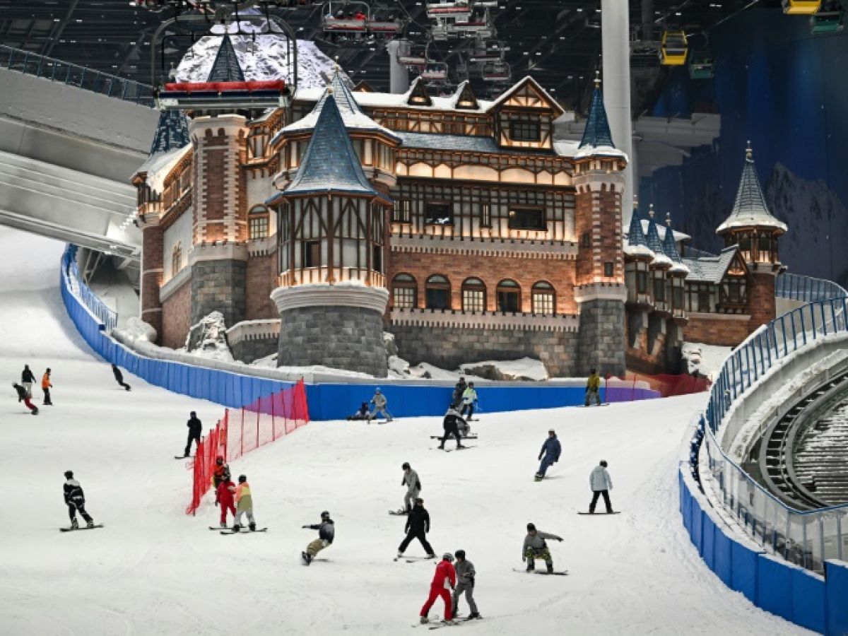 ski-them-resort-shanghai-AFP-hector