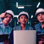 Photo de trois jeunes travailleurs